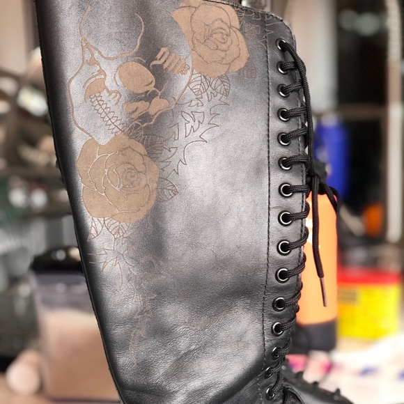 skull and roses dr martens